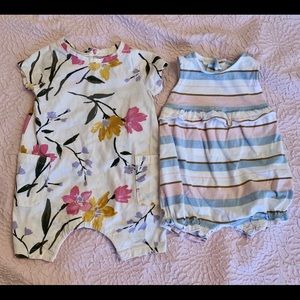 0-3 month set of 2 one pieces outfits